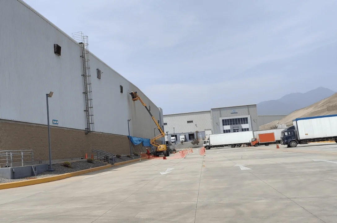 Pintado Parte Baja de Muros Hangar B-100 - 2