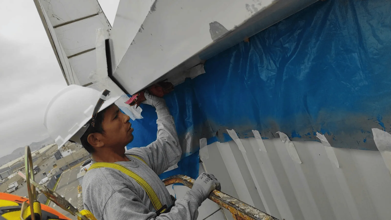 Pintado Parte Baja de Muros Hangar B-100 - 2